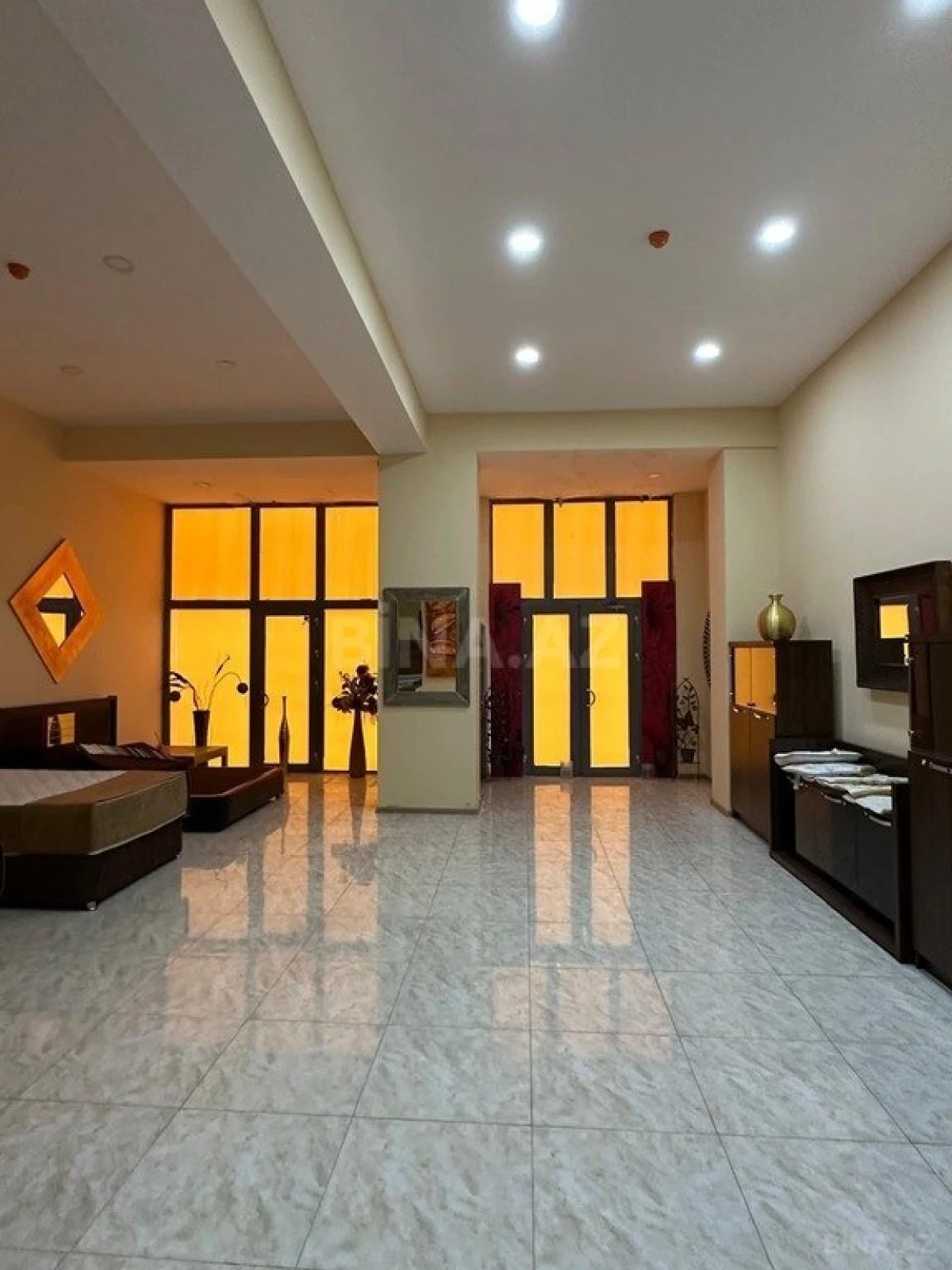 Satılır obyekt 173 m²