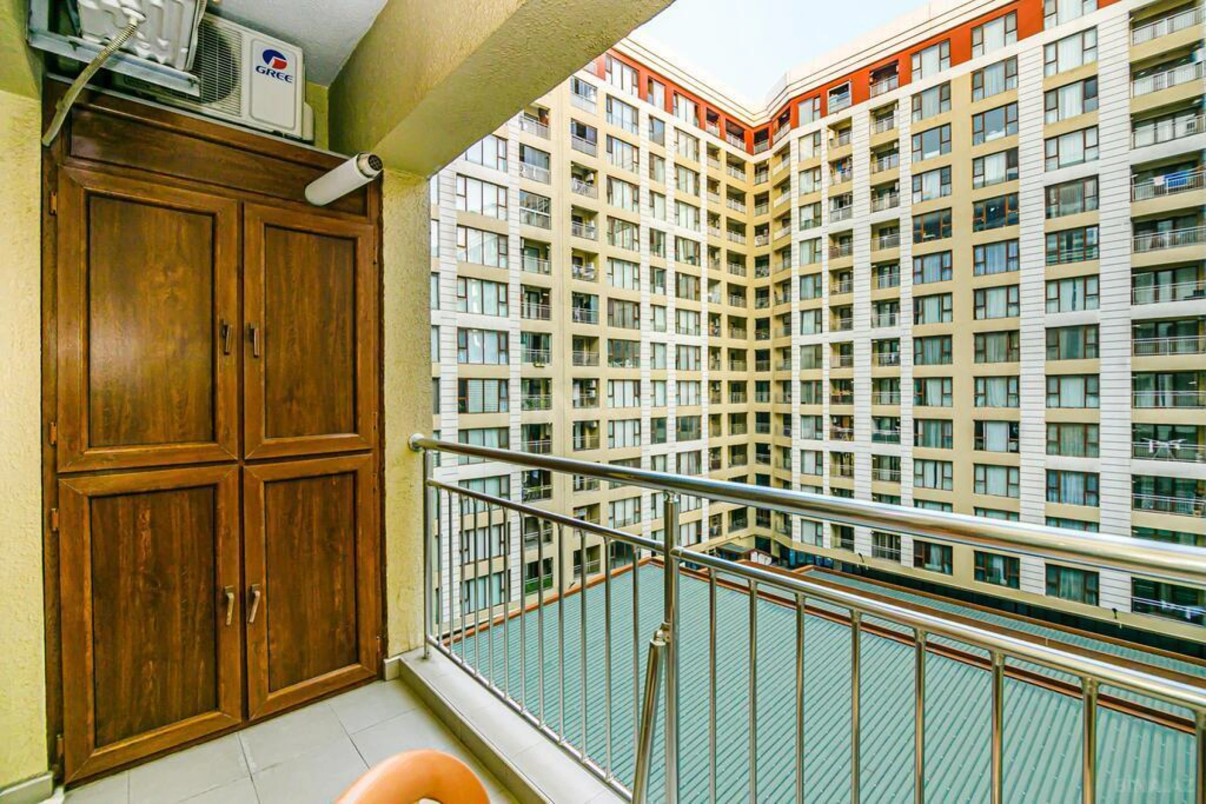 Kirayə verilir 2 otaqlı mənzil 100 m²