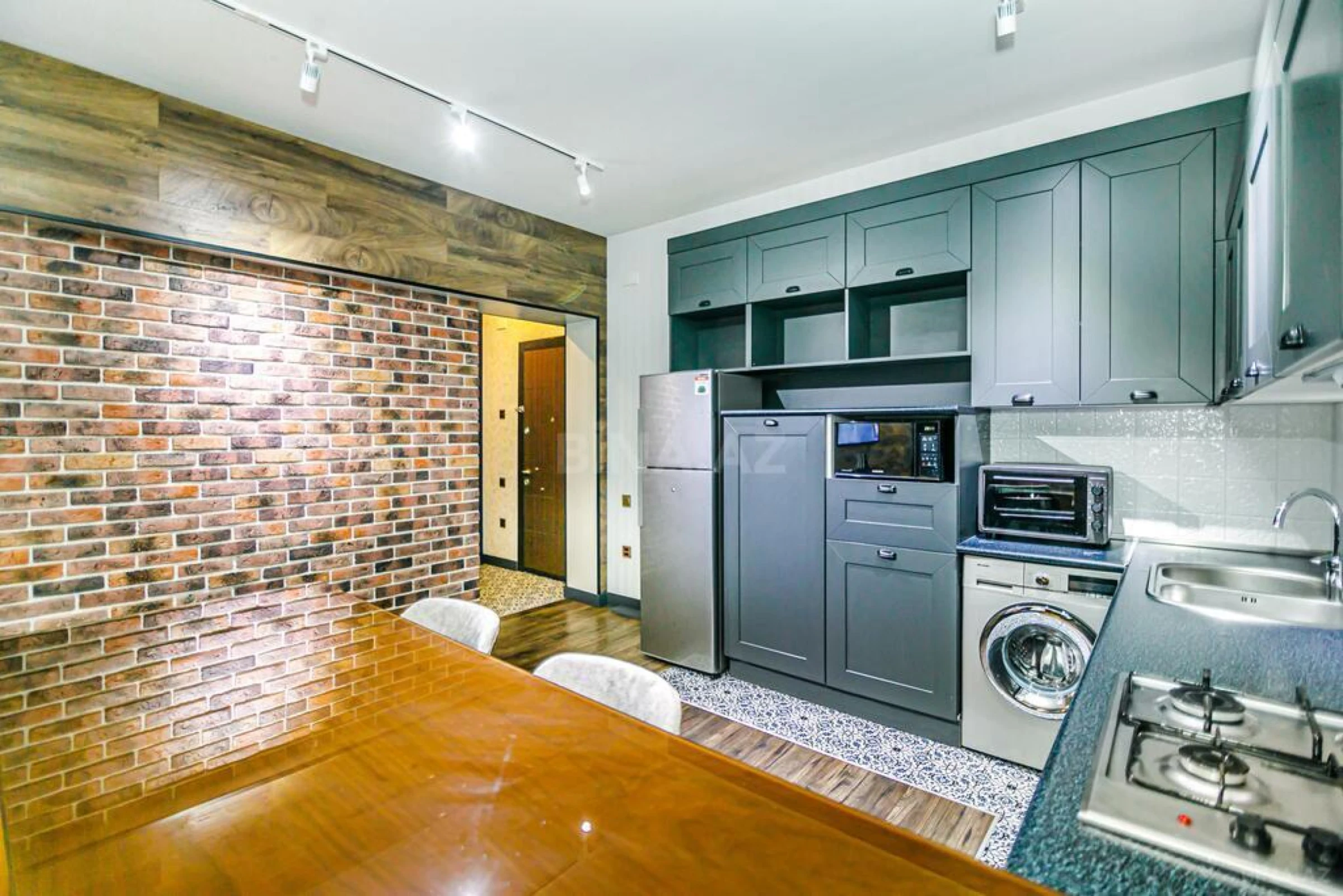 Kirayə verilir 2 otaqlı mənzil 100 m²