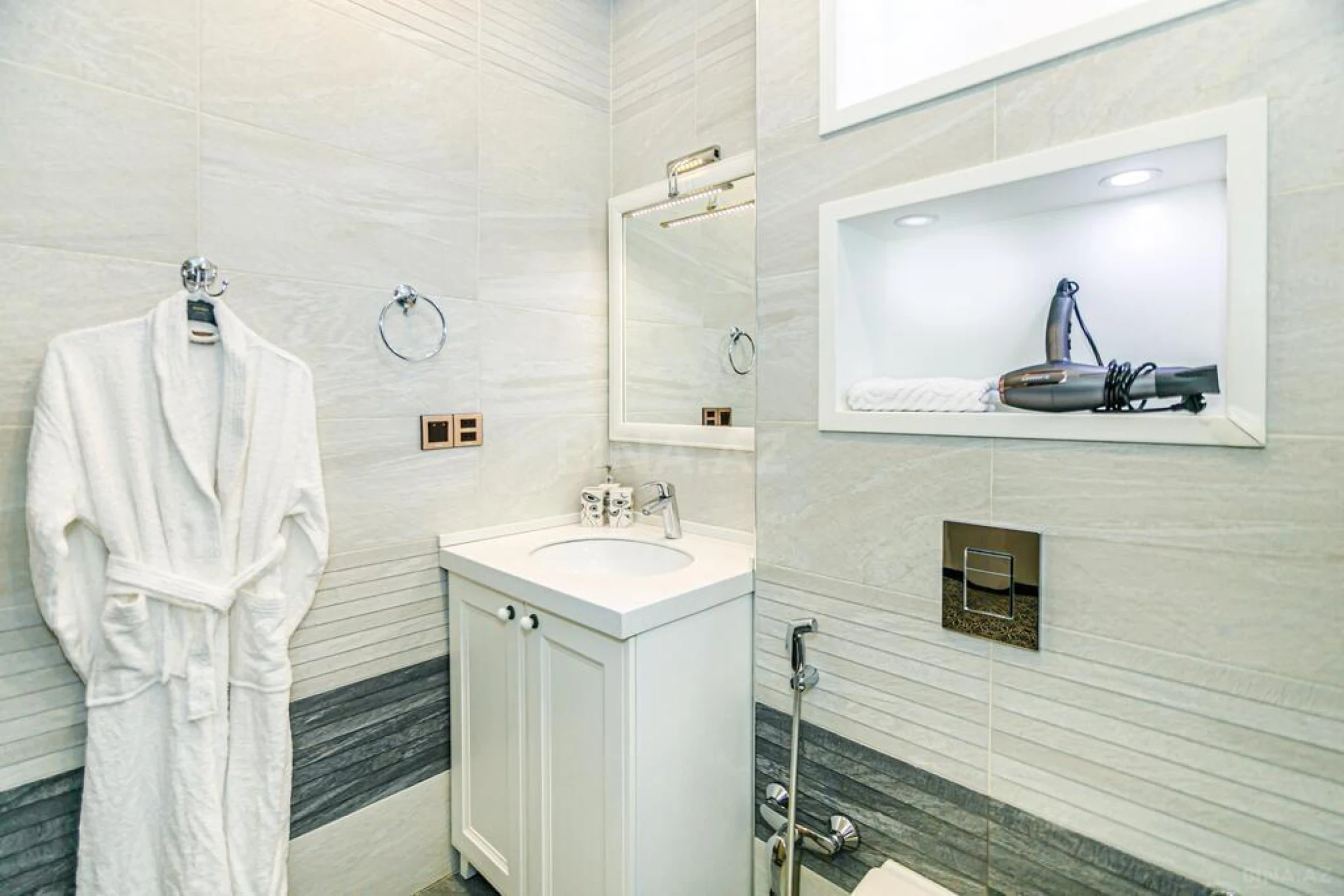 Kirayə verilir 2 otaqlı mənzil 100 m²