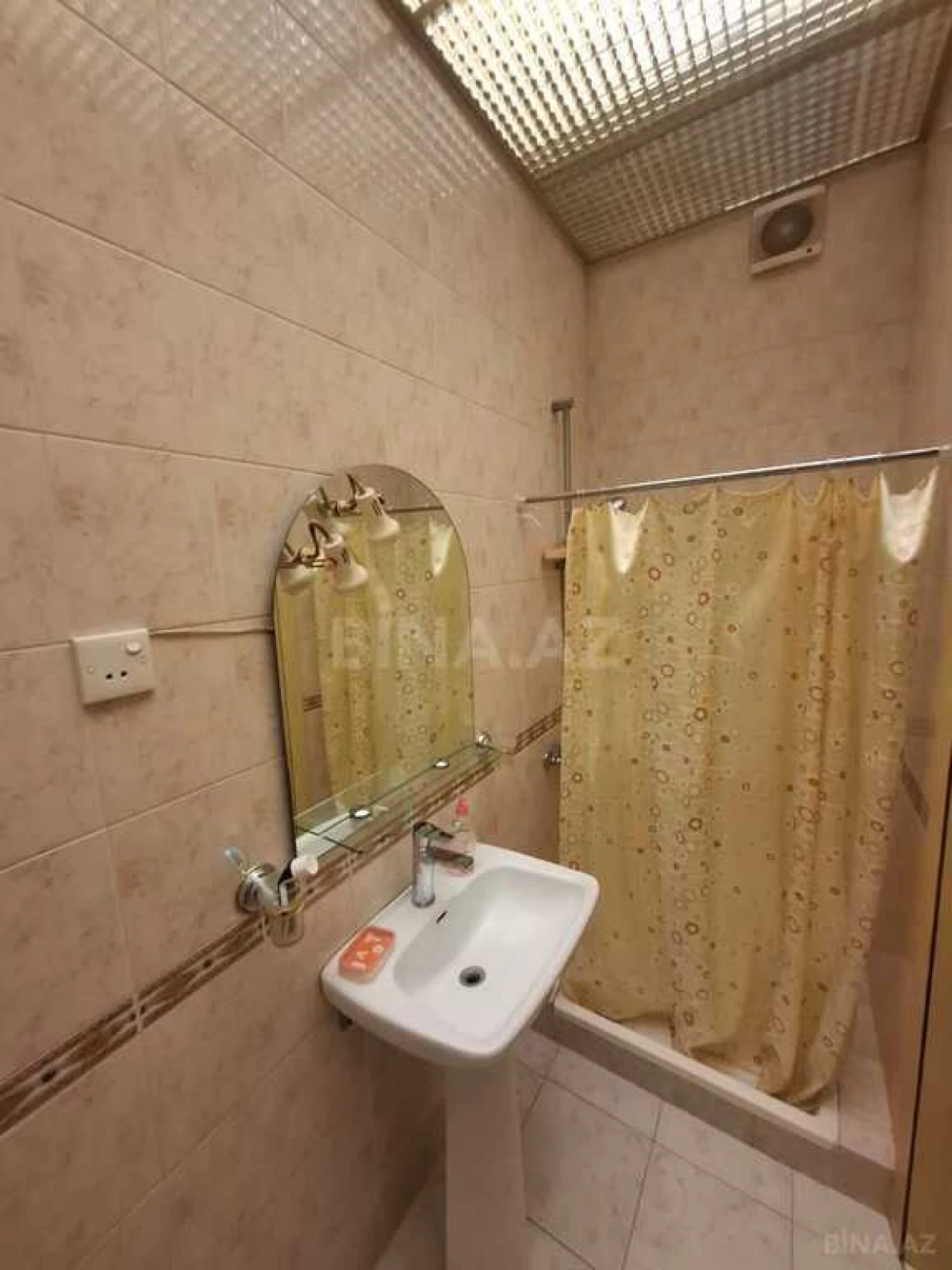 Satılır 6 otaqlı mənzil 200 m²