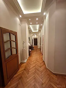 Satılır 6 otaqlı mənzil 200 m²