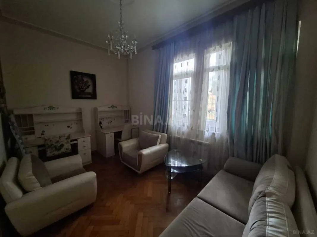 Satılır 6 otaqlı mənzil 200 m²