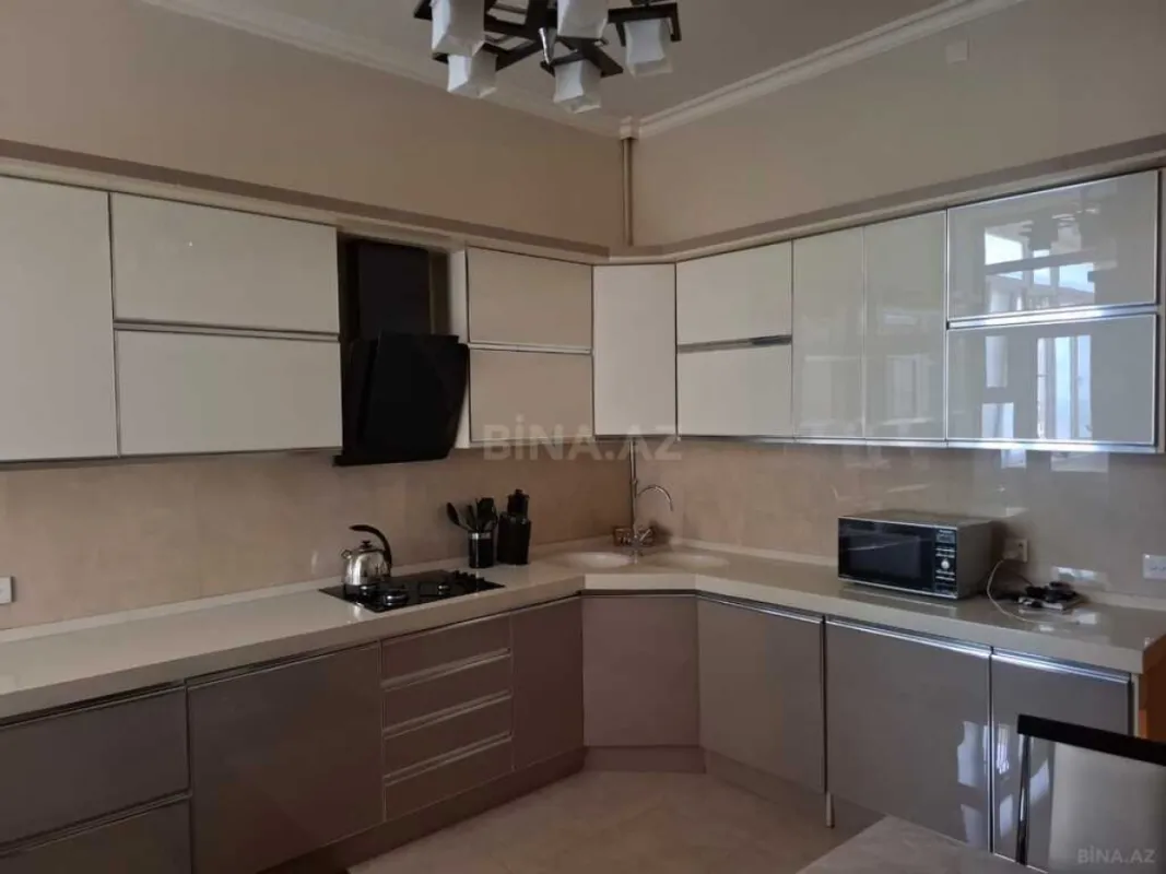 Satılır 6 otaqlı mənzil 200 m²