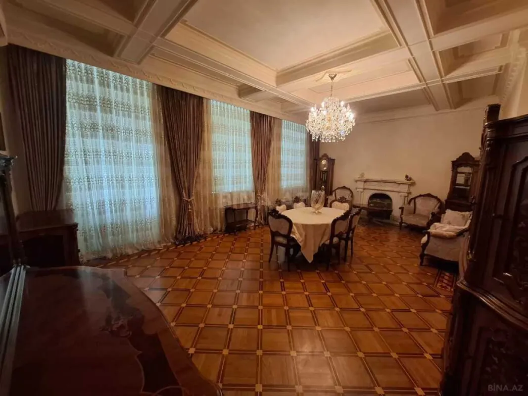 Satılır 6 otaqlı mənzil 200 m²