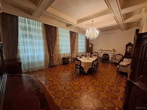 Satılır 6 otaqlı mənzil 200 m²