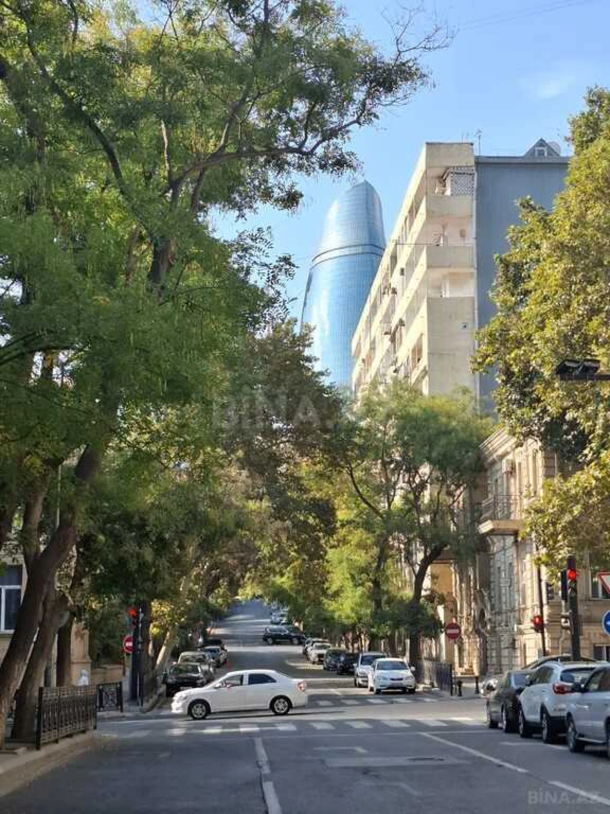 Satılır 6 otaqlı mənzil 200 m²