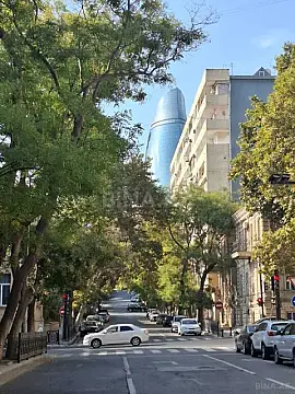 Satılır 6 otaqlı mənzil 200 m²