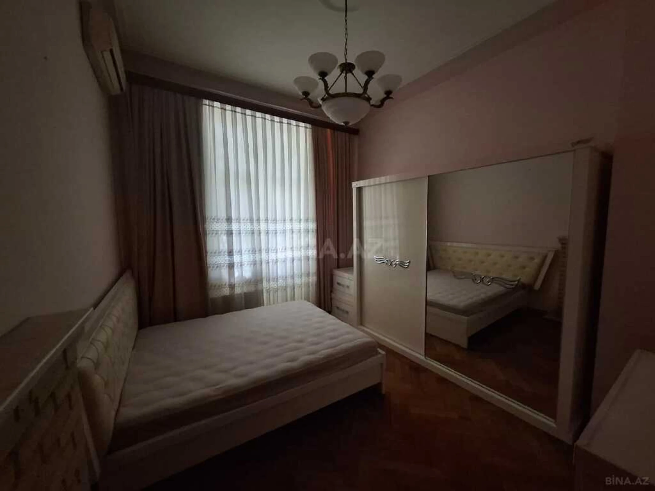 Satılır 6 otaqlı mənzil 200 m²