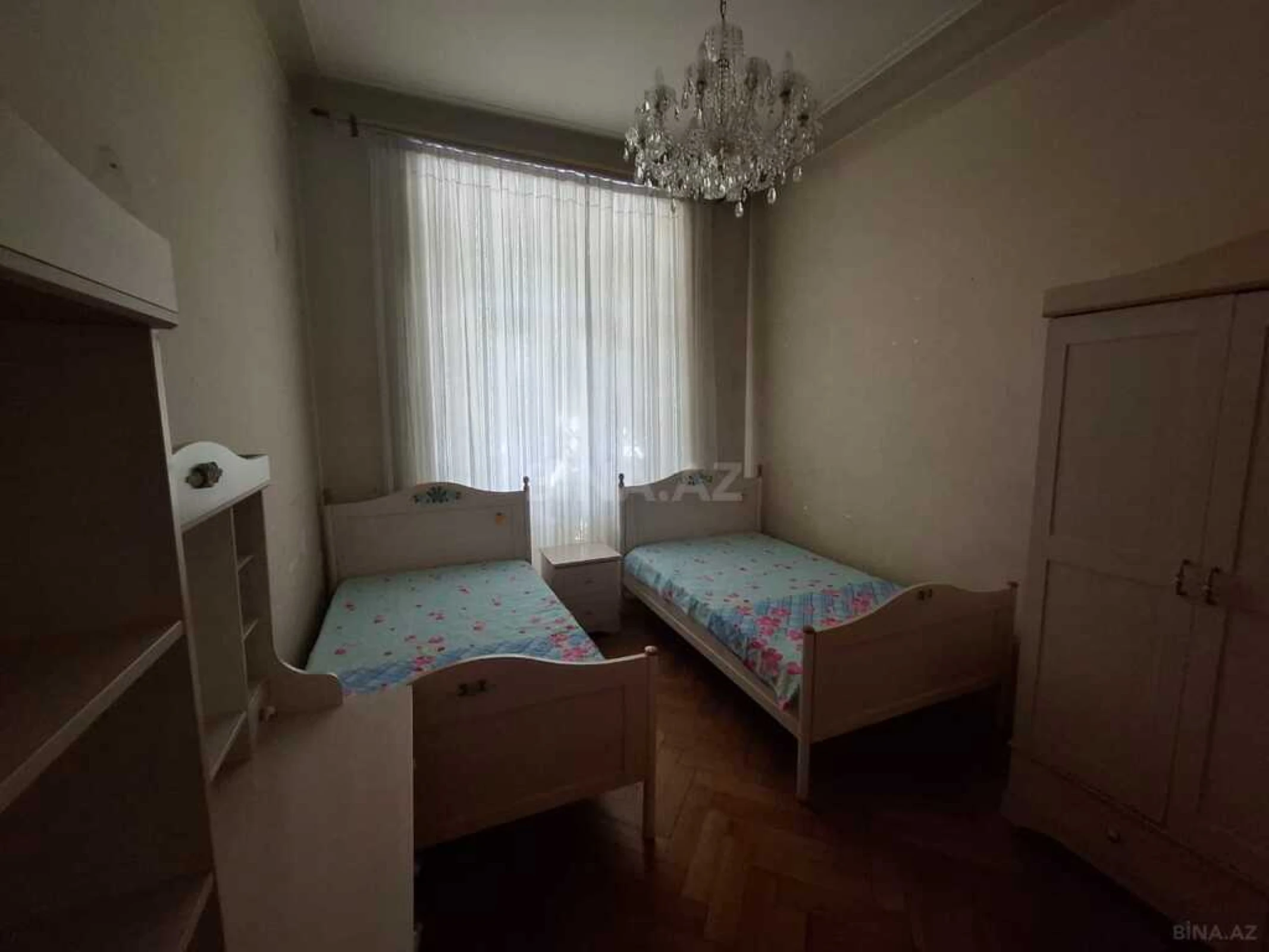 Satılır 6 otaqlı mənzil 200 m²