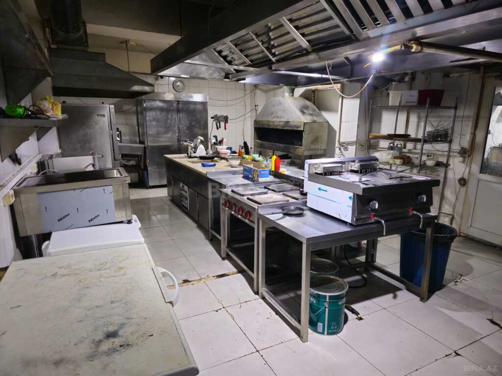 Satılır obyekt 421 m²