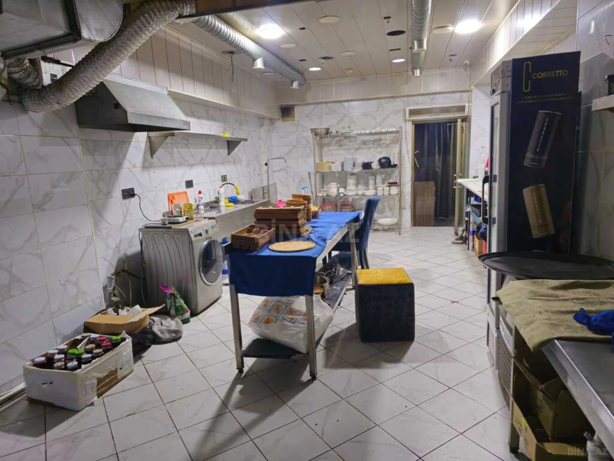 Satılır obyekt 421 m²