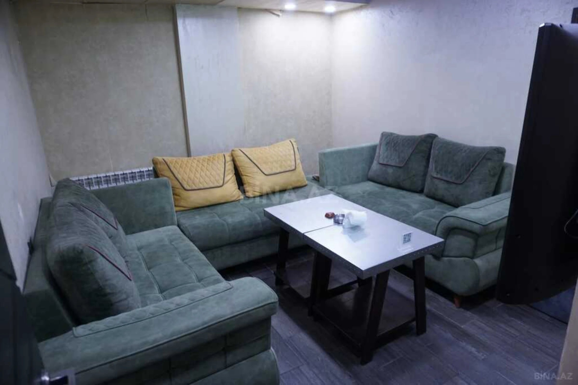 Satılır obyekt 421 m²