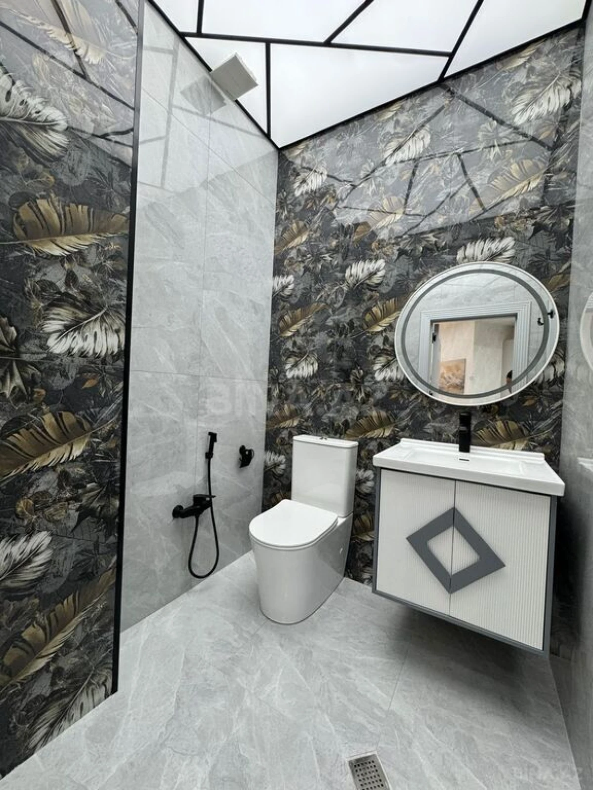 Satılır 3 otaqlı mənzil 108 m²