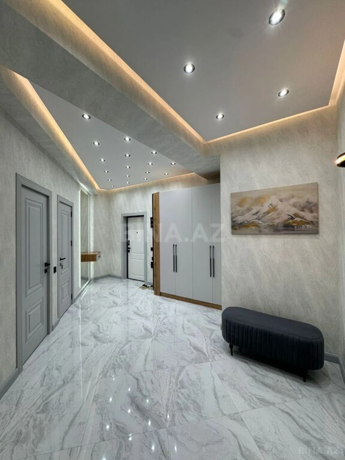 Satılır 3 otaqlı mənzil 108 m²