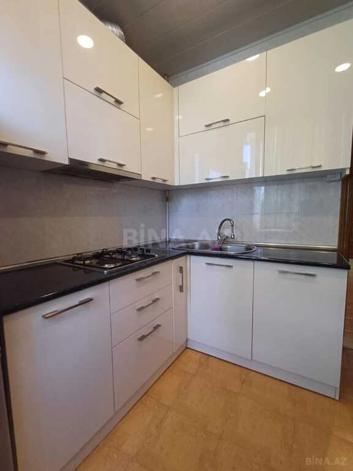 Kirayə verilir 2 otaqlı mənzil 70 m²