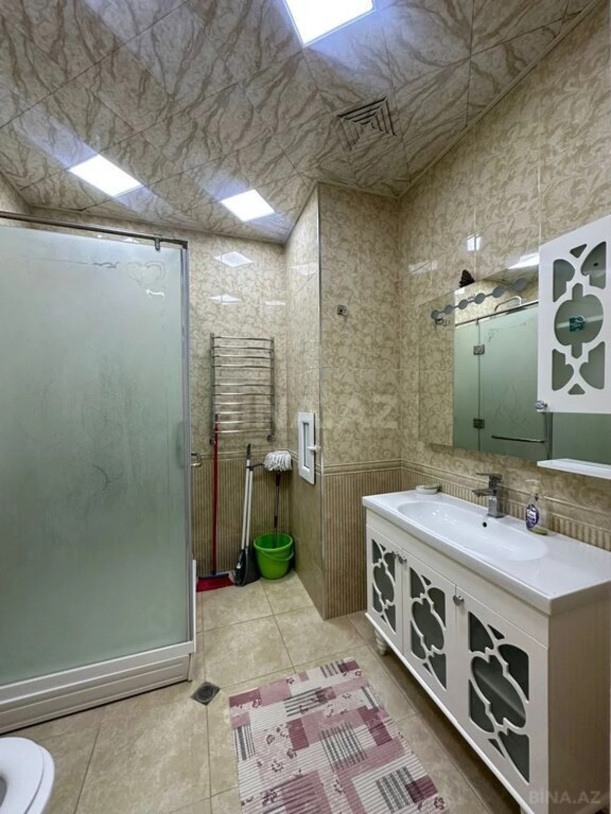 Kirayə verilir 2 otaqlı mənzil 90 m²