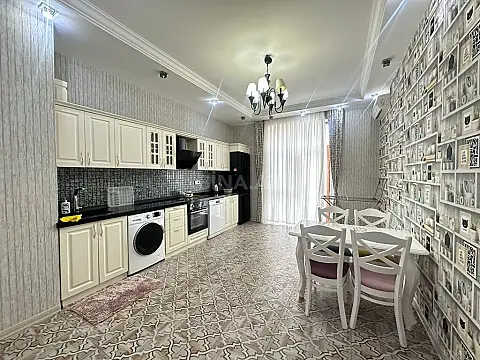 Kirayə verilir 2 otaqlı mənzil 90 m²