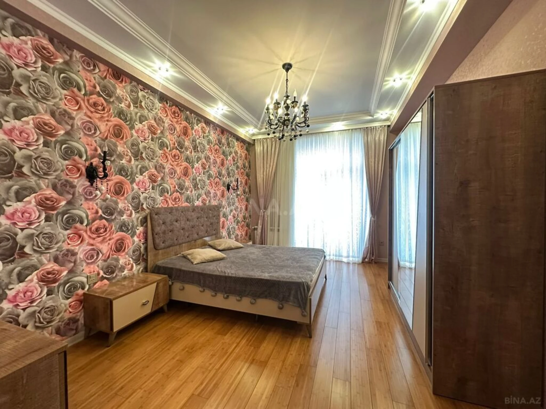 Kirayə verilir 2 otaqlı mənzil 90 m²