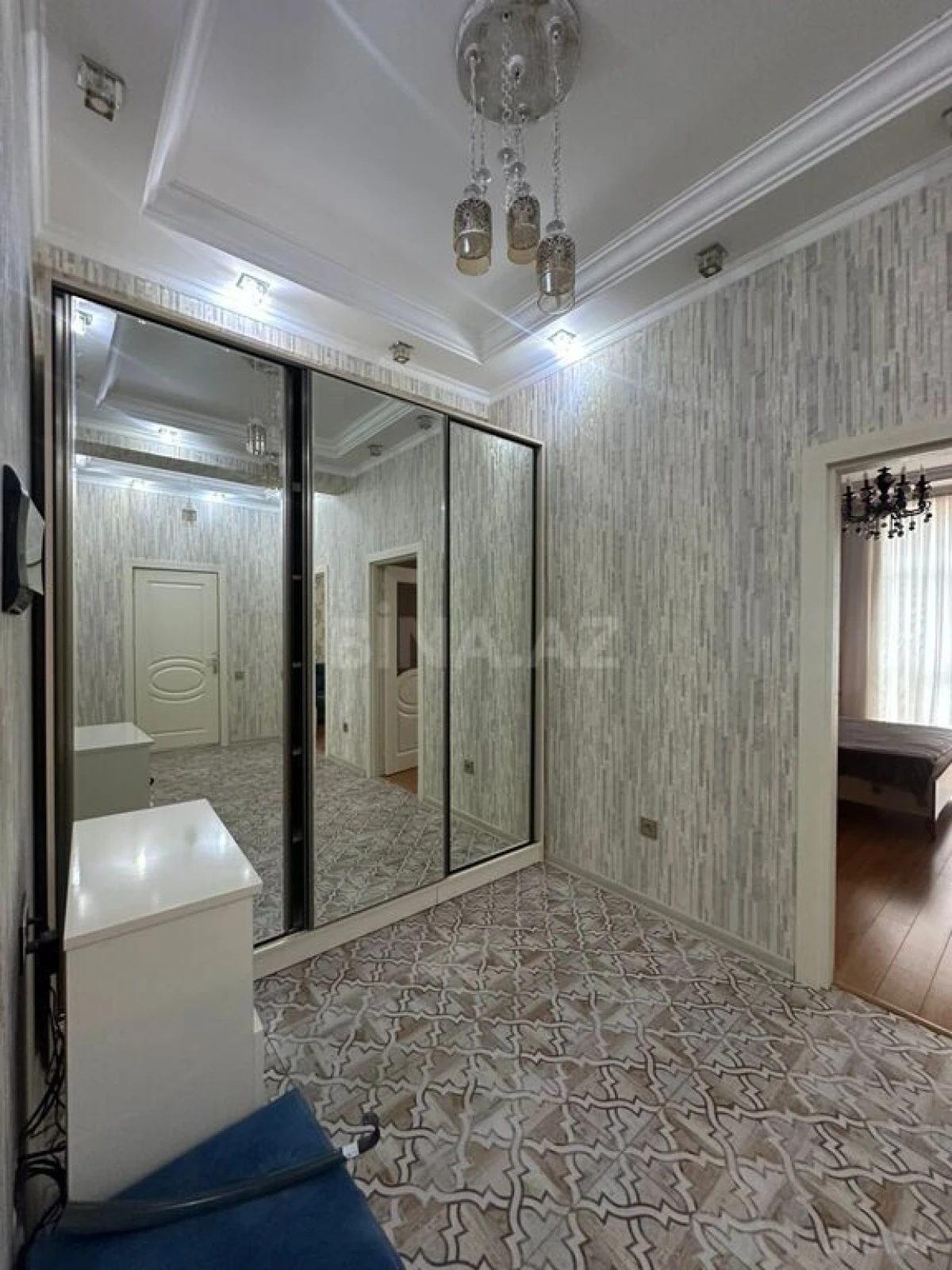 Kirayə verilir 2 otaqlı mənzil 90 m²