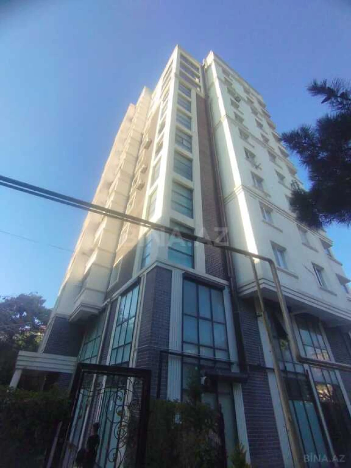 Satılır 3 otaqlı mənzil 143 m²