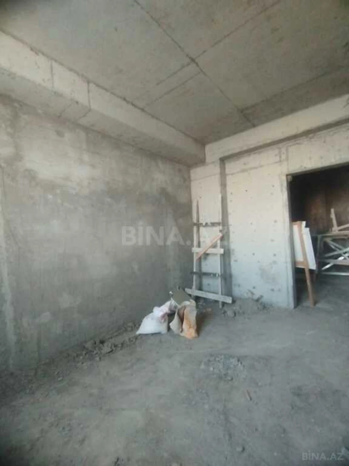 Satılır 3 otaqlı mənzil 143 m²