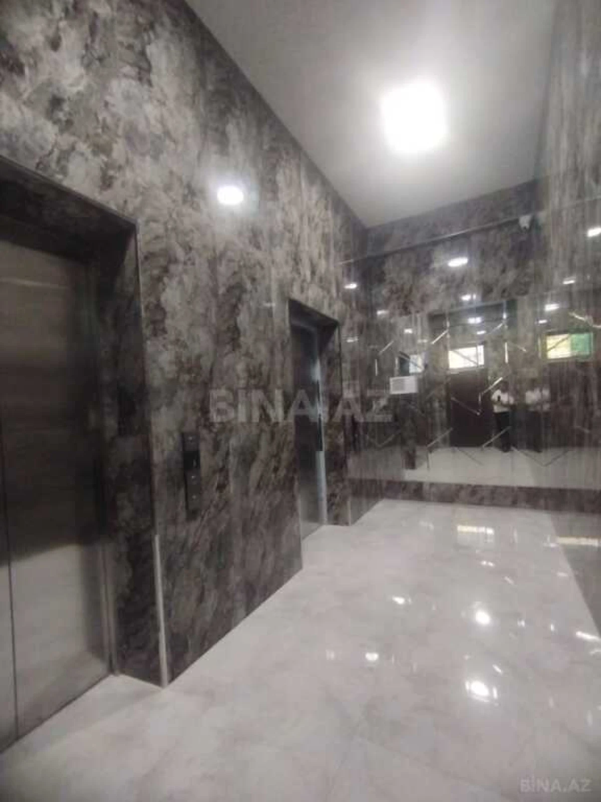 Satılır 3 otaqlı mənzil 143 m²
