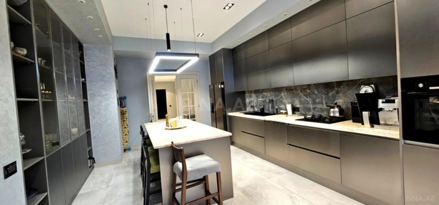 Satılır 4 otaqlı mənzil 229 m²