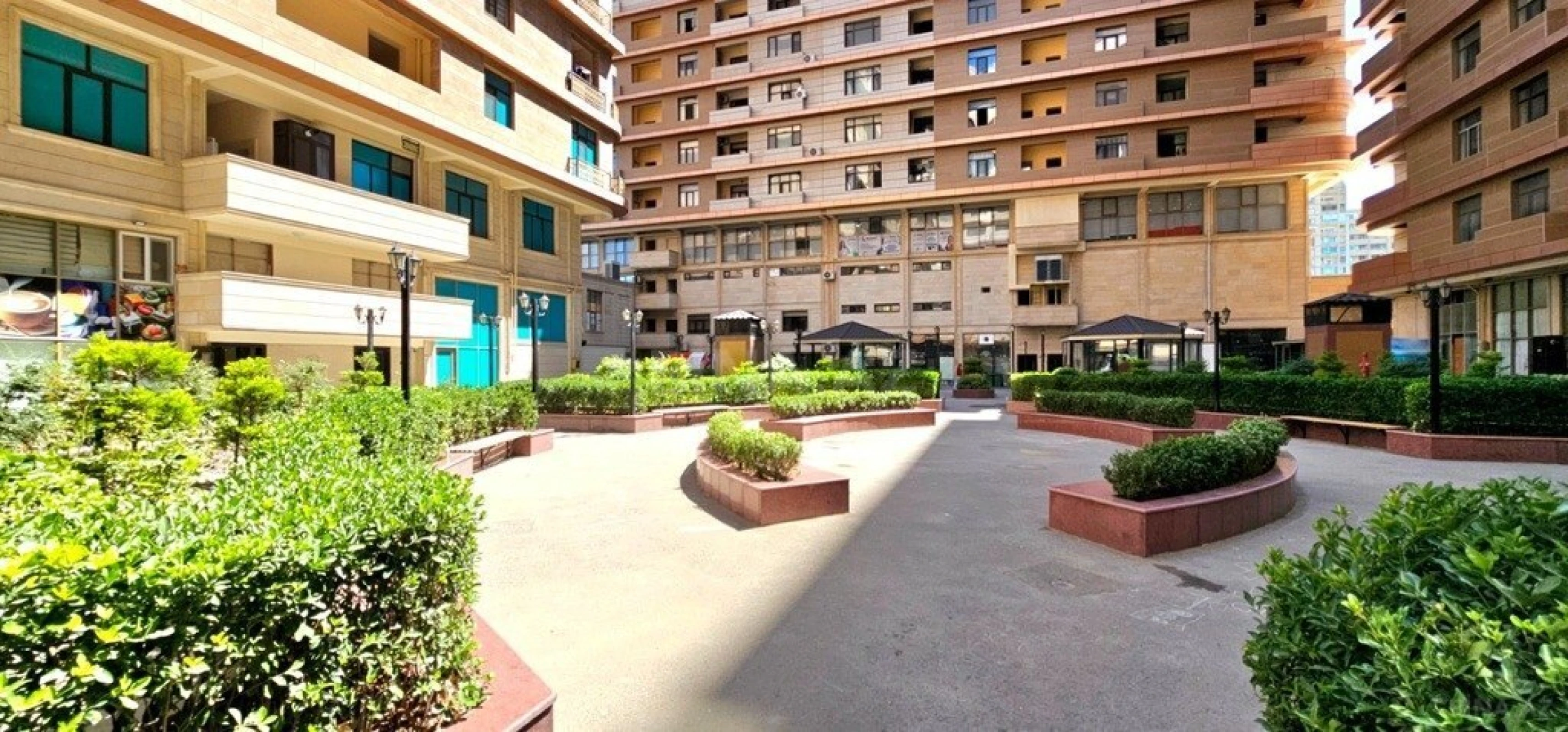 Satılır 4 otaqlı mənzil 229 m²