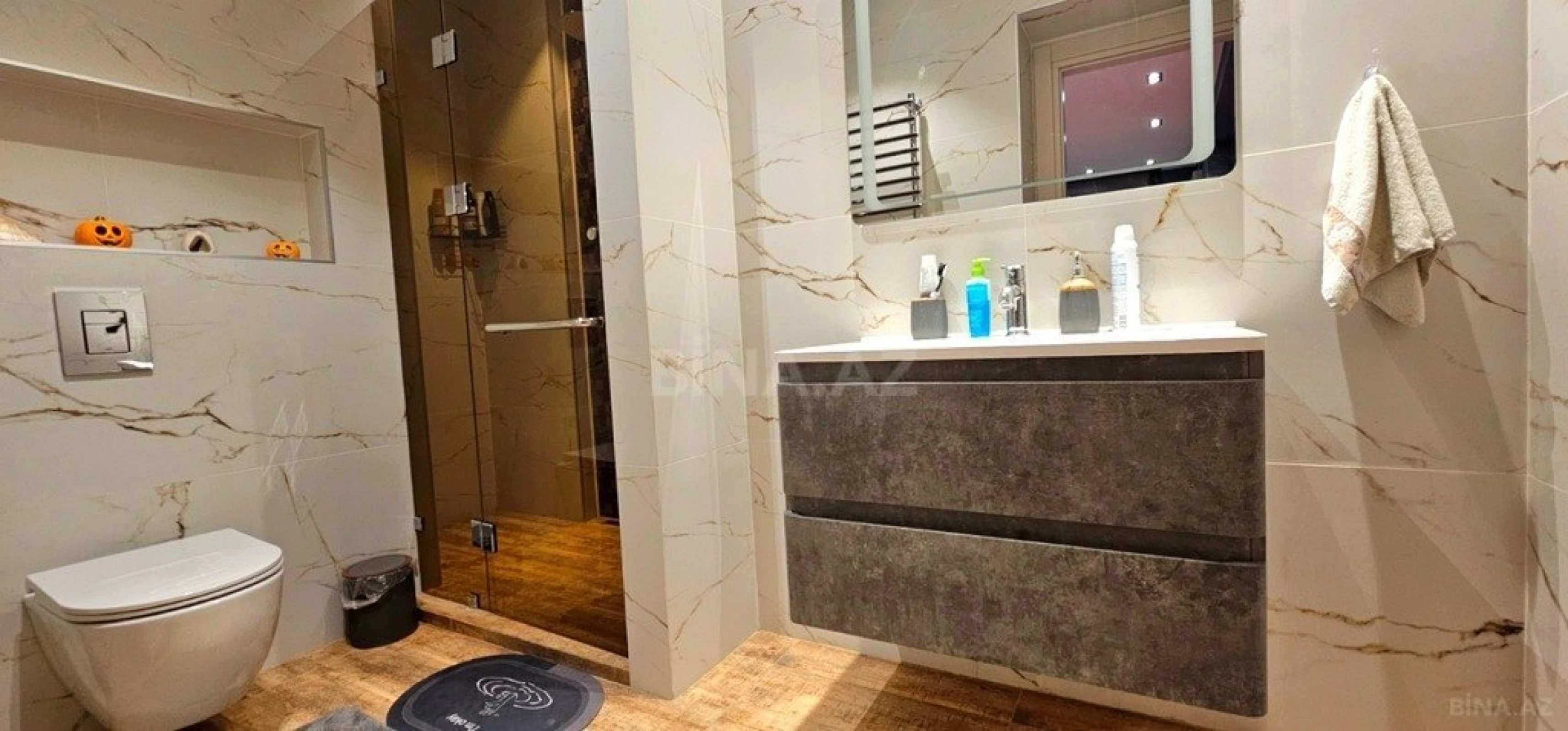 Satılır 4 otaqlı mənzil 229 m²