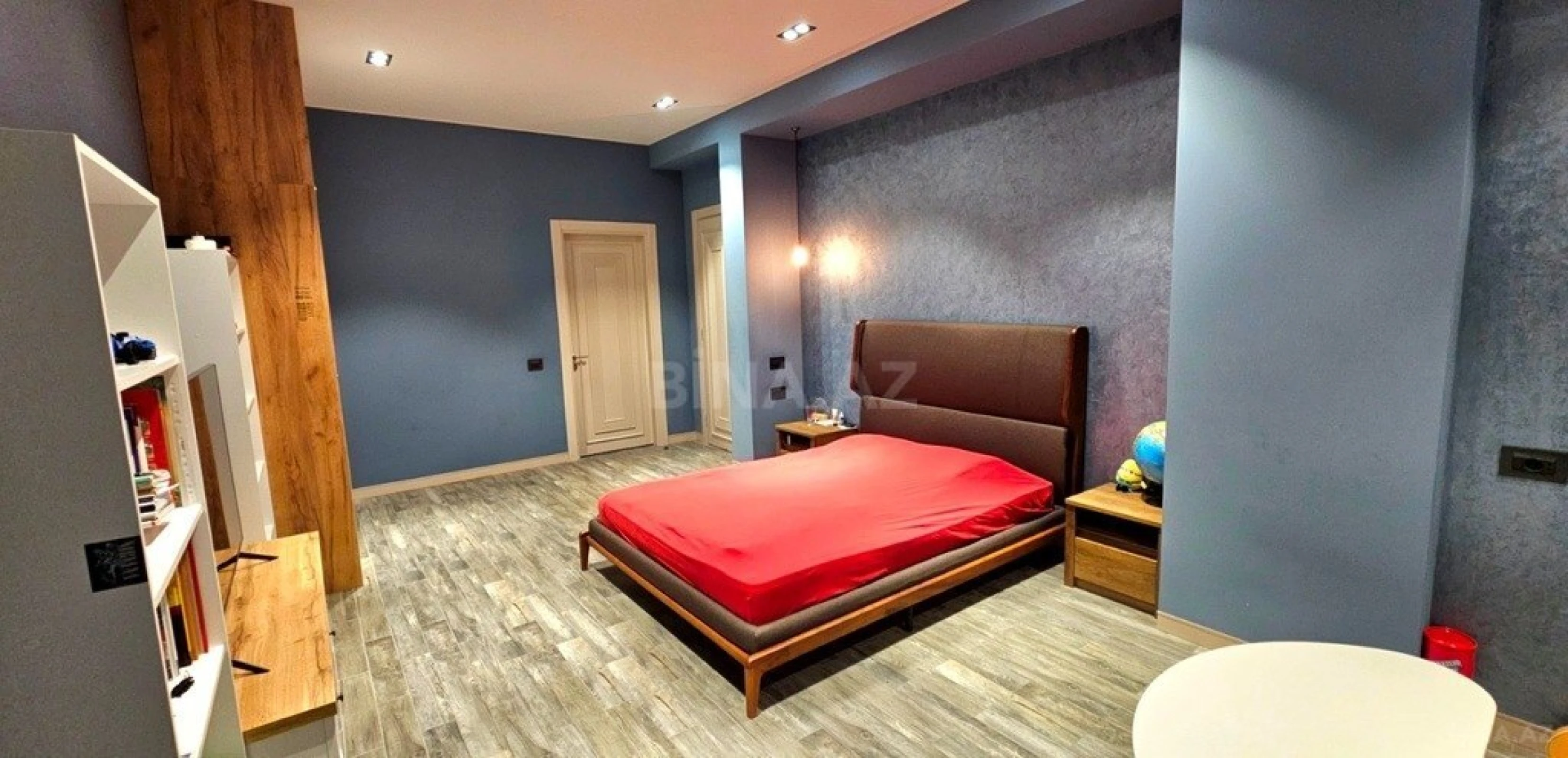 Satılır 4 otaqlı mənzil 229 m²