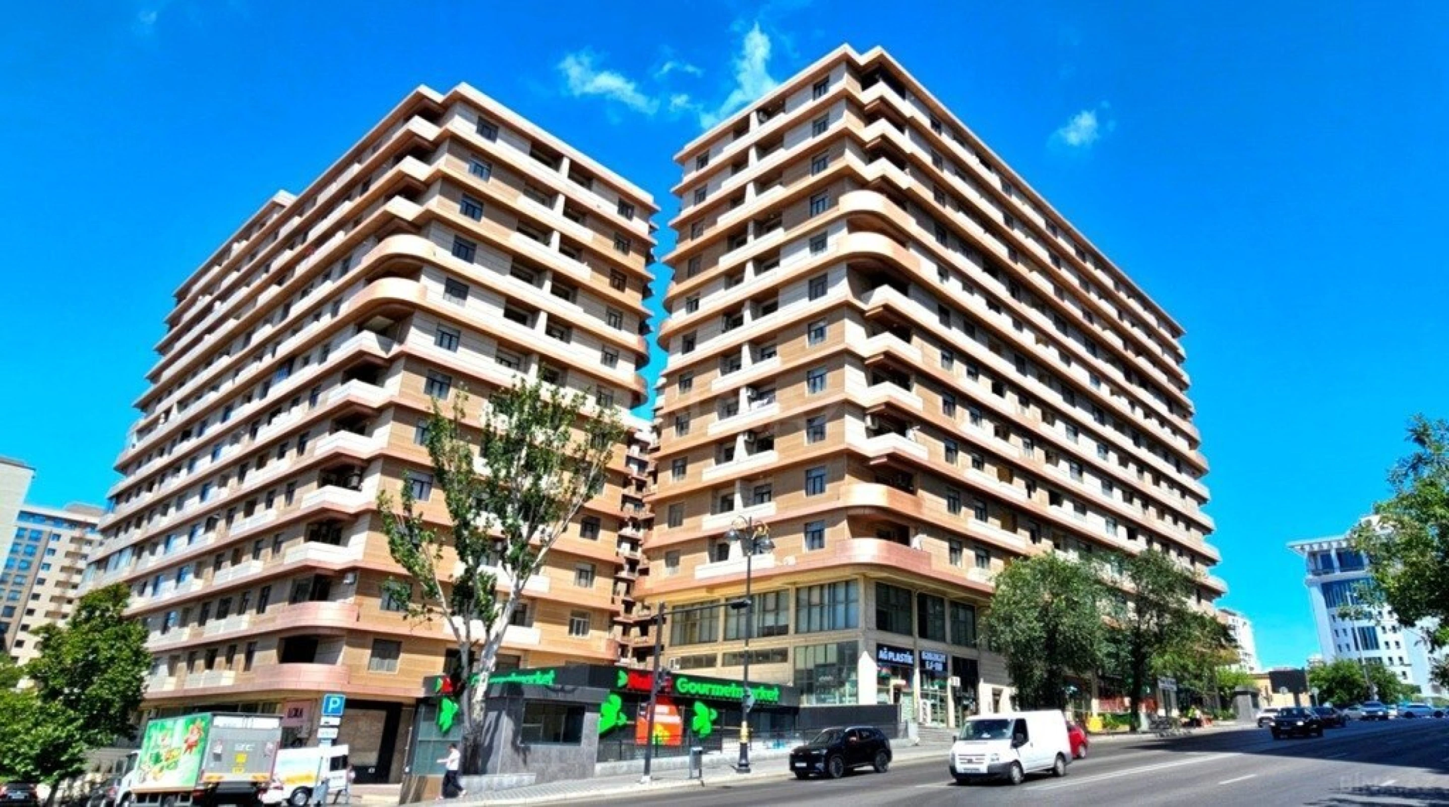 Satılır 4 otaqlı mənzil 229 m²