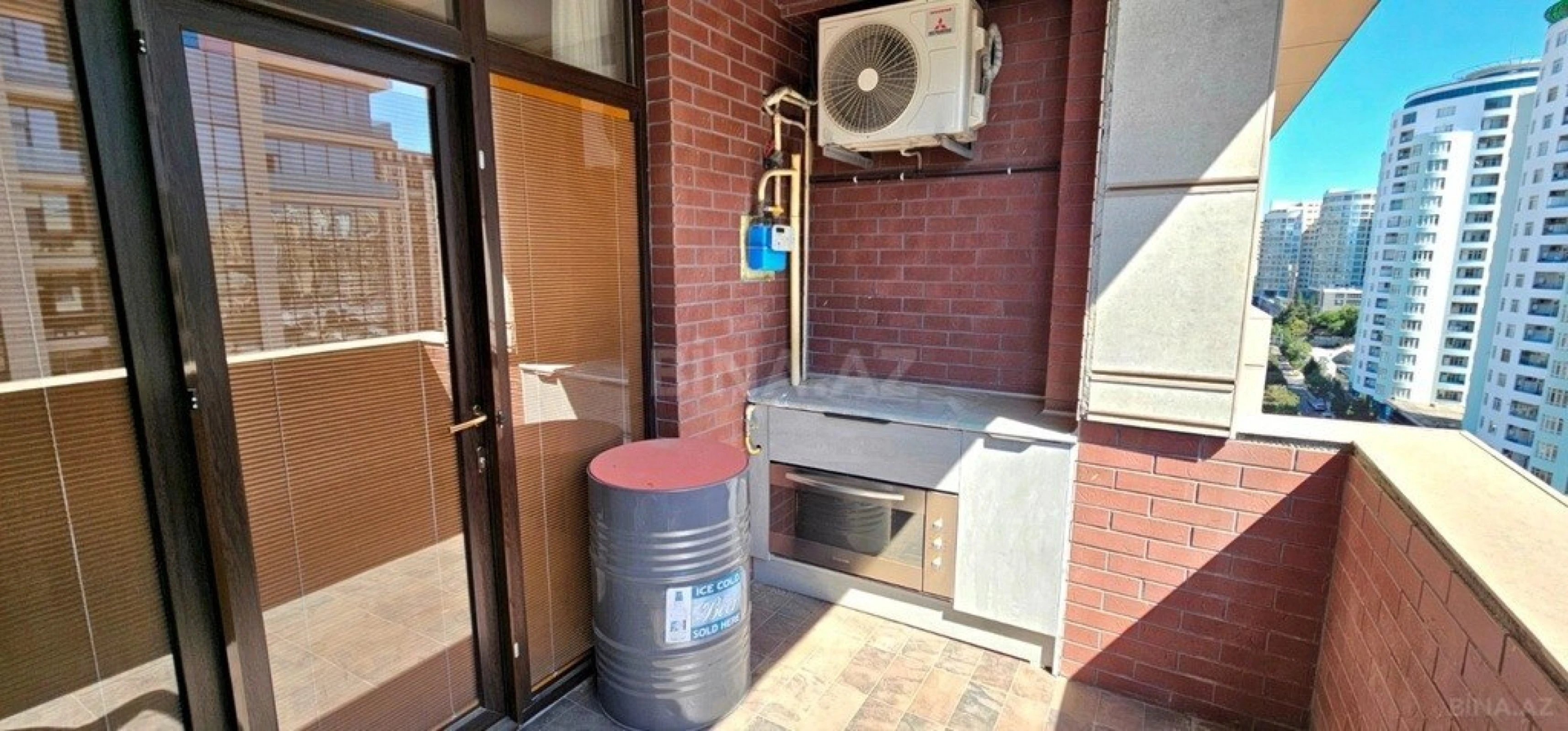 Satılır 4 otaqlı mənzil 229 m²