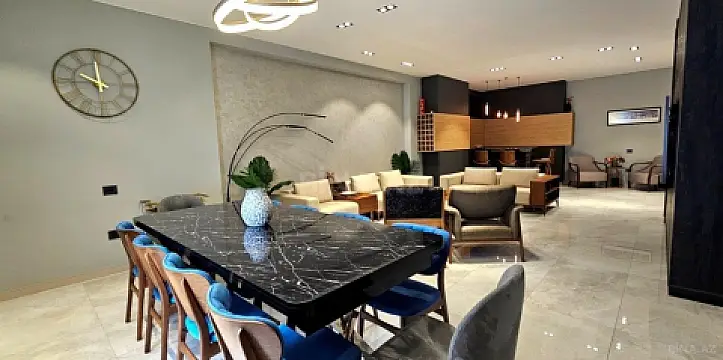 Satılır 4 otaqlı mənzil 229 m²
