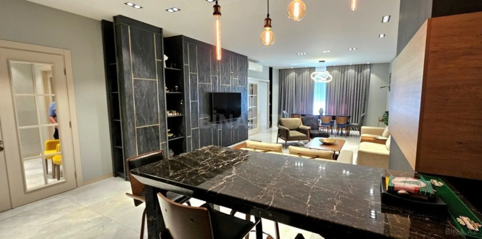 Satılır 4 otaqlı mənzil 229 m²