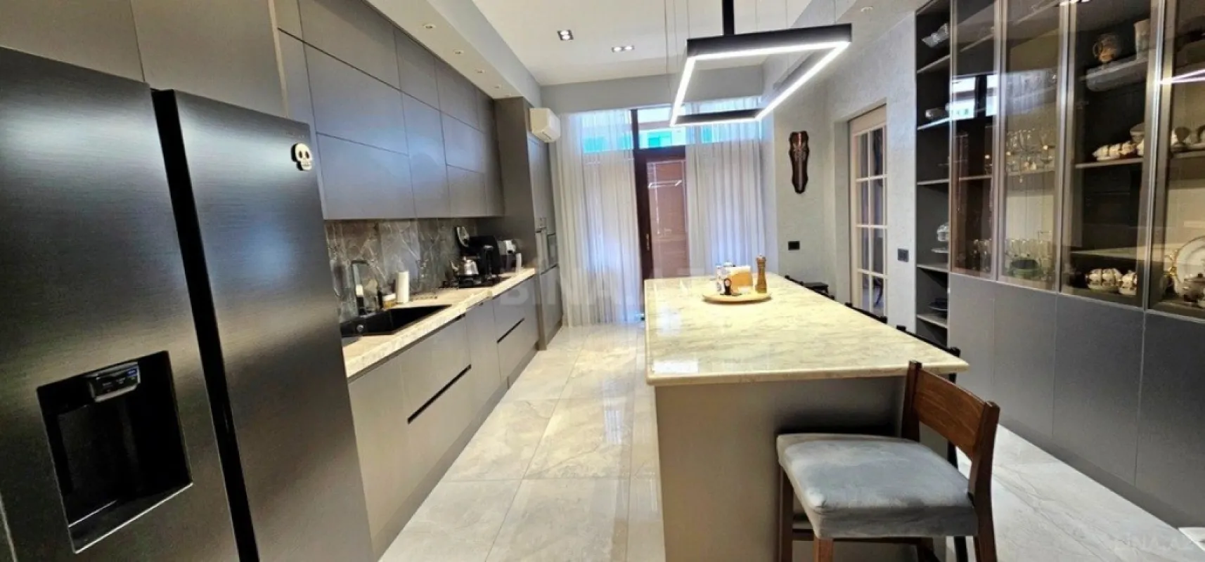 Satılır 4 otaqlı mənzil 229 m²