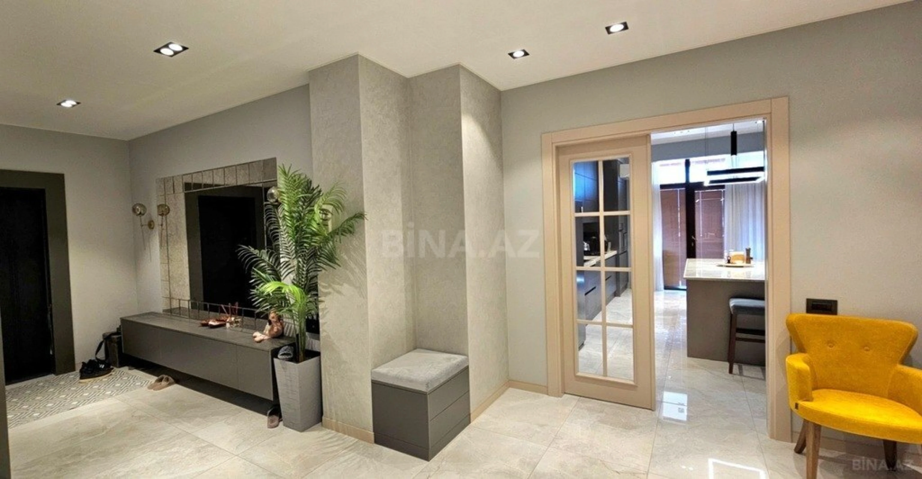 Satılır 4 otaqlı mənzil 229 m²