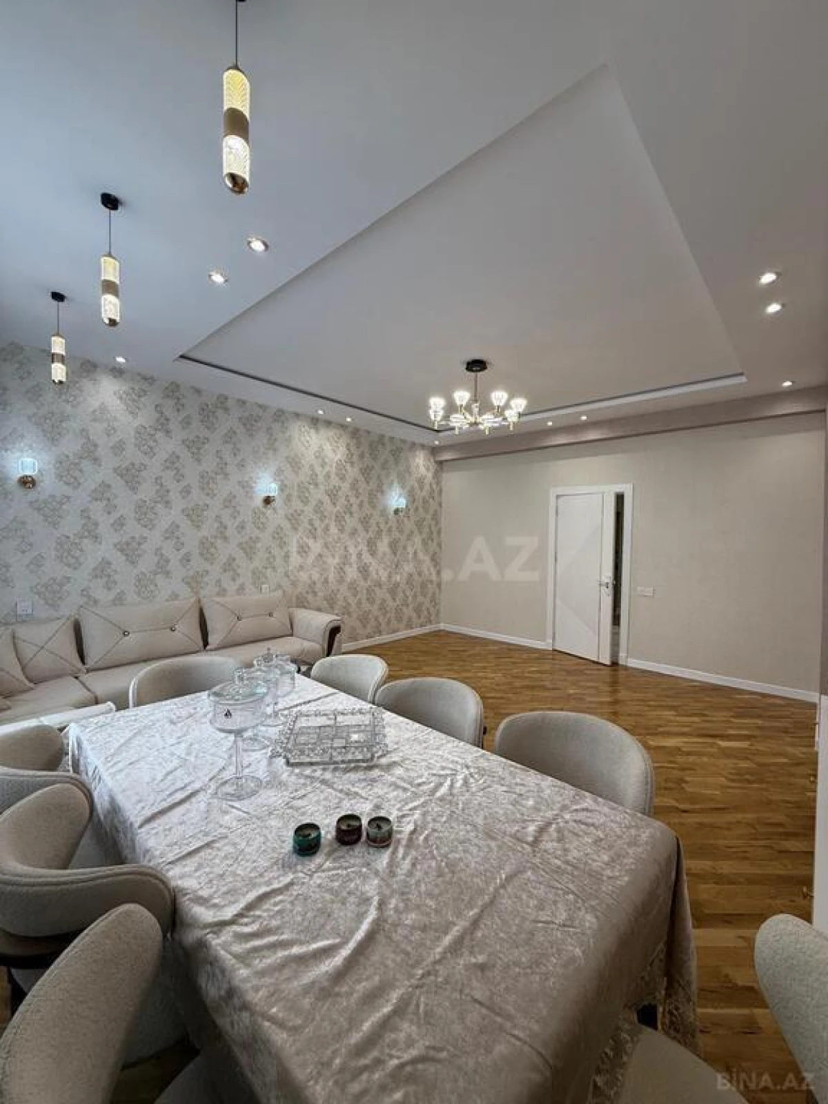 Satılır 3 otaqlı mənzil 118 m²