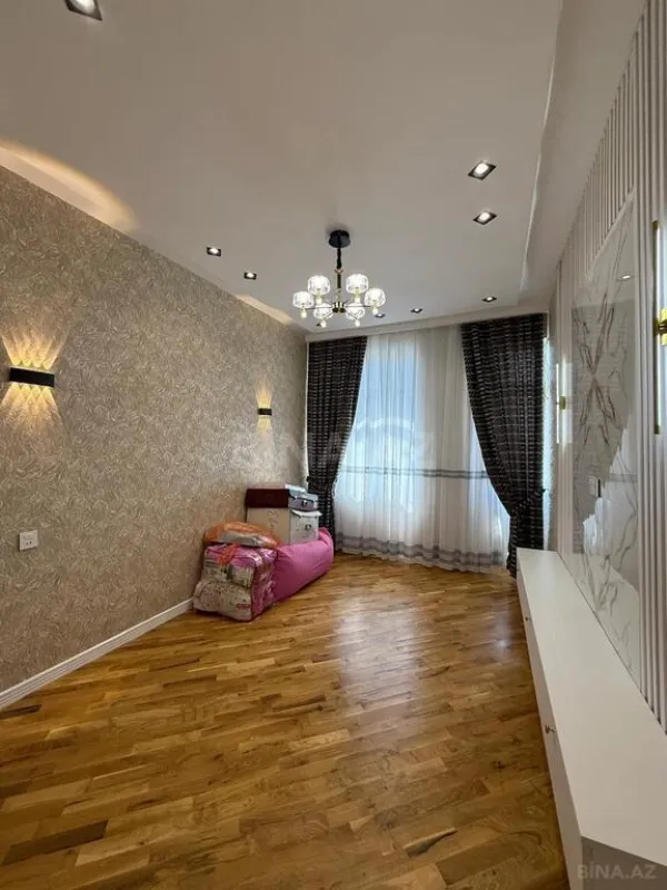 Satılır 3 otaqlı mənzil 118 m²