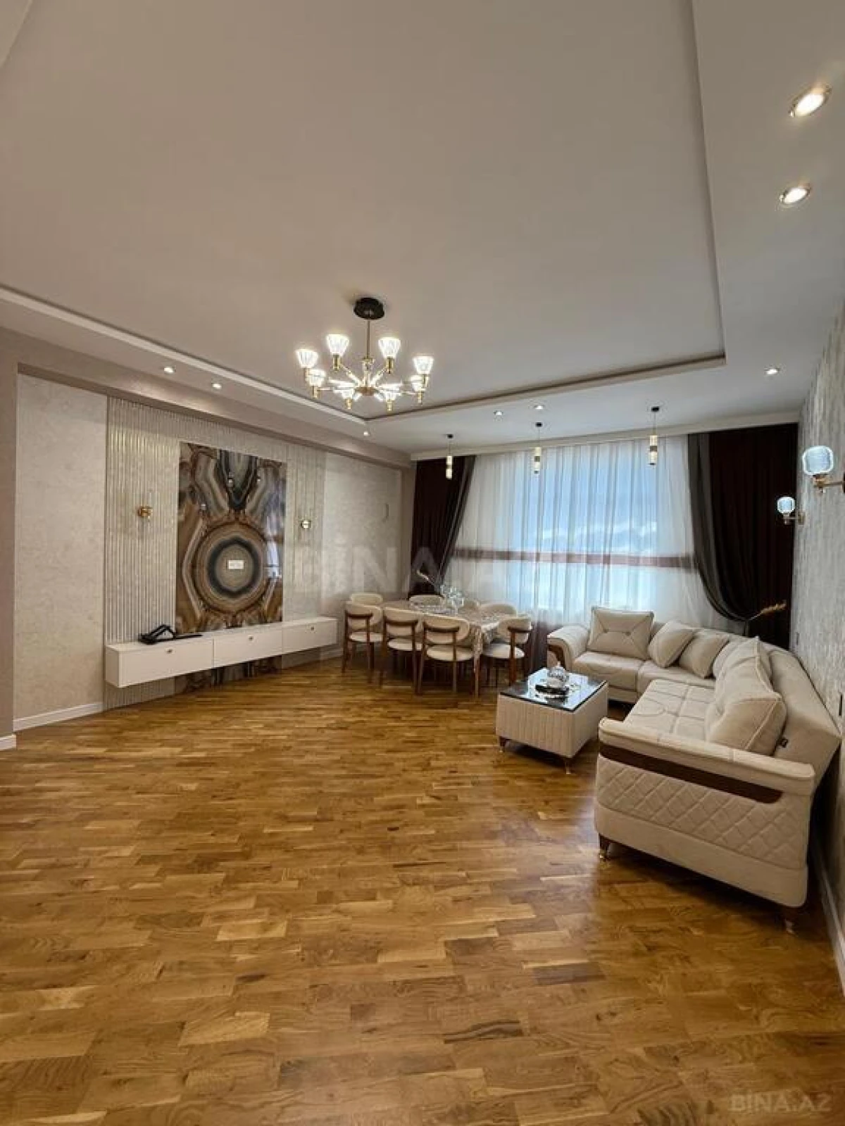 Satılır 3 otaqlı mənzil 118 m²