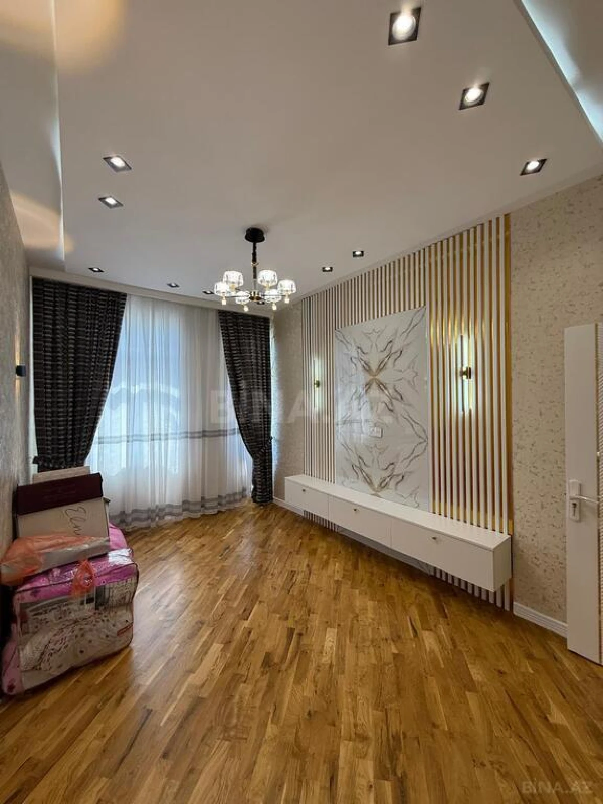 Satılır 3 otaqlı mənzil 118 m²