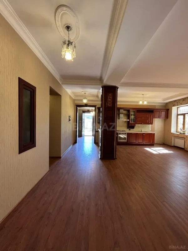 Satılır 8 otaqlı həyət evi 530 m²