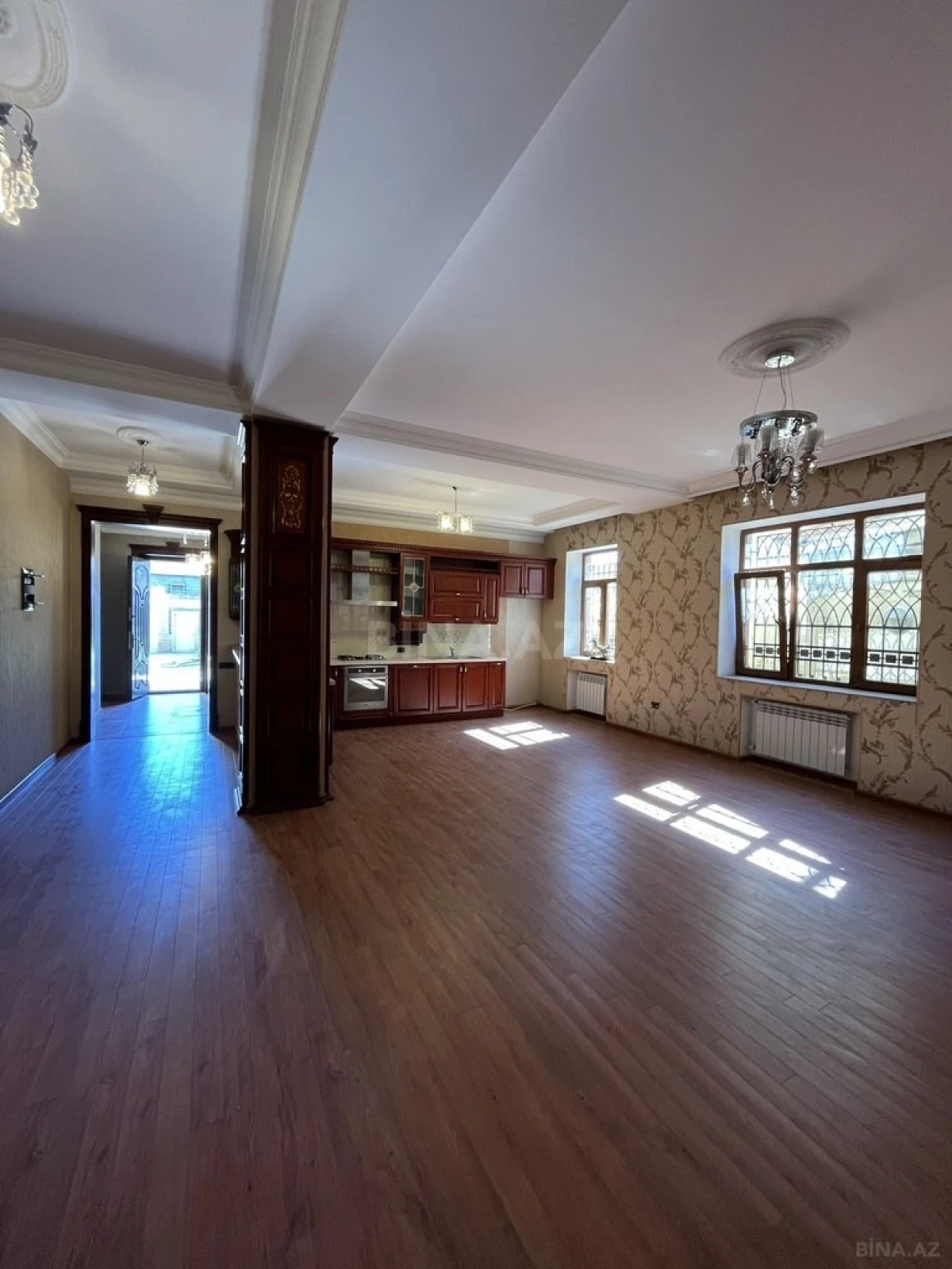 Satılır 8 otaqlı həyət evi 530 m²