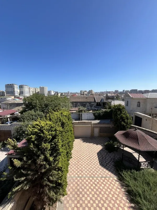 Satılır 8 otaqlı həyət evi 530 m²