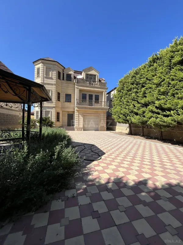Satılır 8 otaqlı həyət evi 530 m²