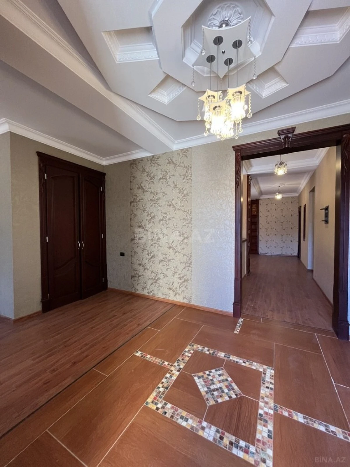 Satılır 8 otaqlı həyət evi 530 m²