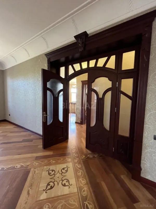 Satılır 8 otaqlı həyət evi 530 m²