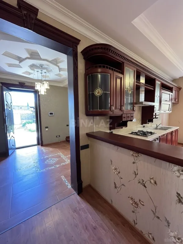 Satılır 8 otaqlı həyət evi 530 m²