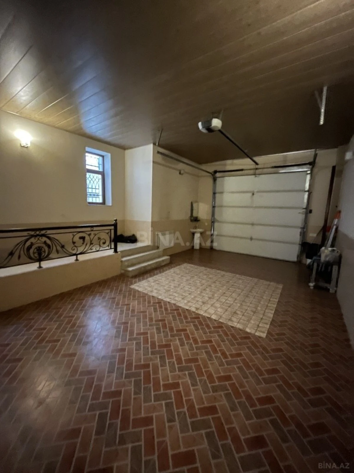 Satılır 8 otaqlı həyət evi 530 m²