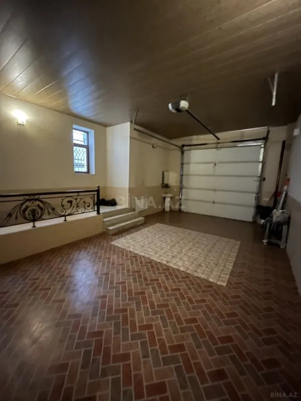 Satılır 8 otaqlı həyət evi 530 m²